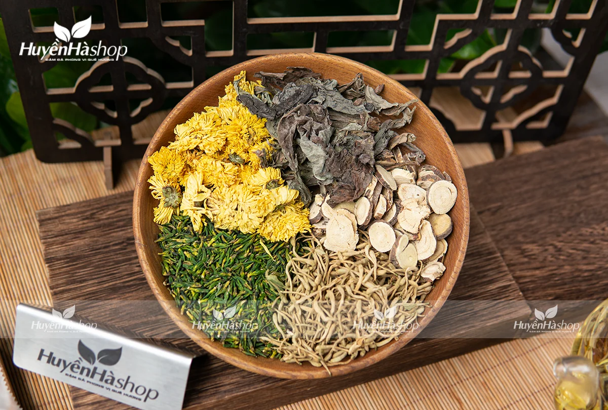 set-tra-thao-moc-mat-gan