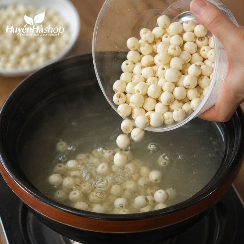 hat-sen-kho-ngam-nuoc-nong-hay-lanh